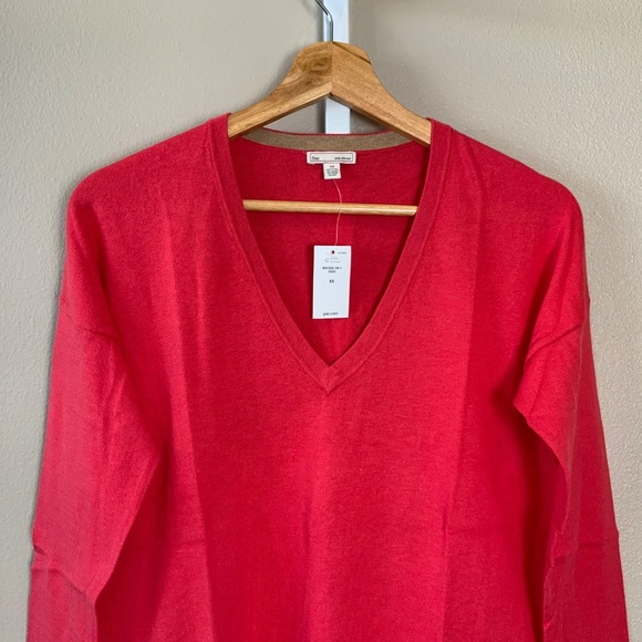 GAP Luxelight Perfect V-neck Sweater - Picture 4 of 16